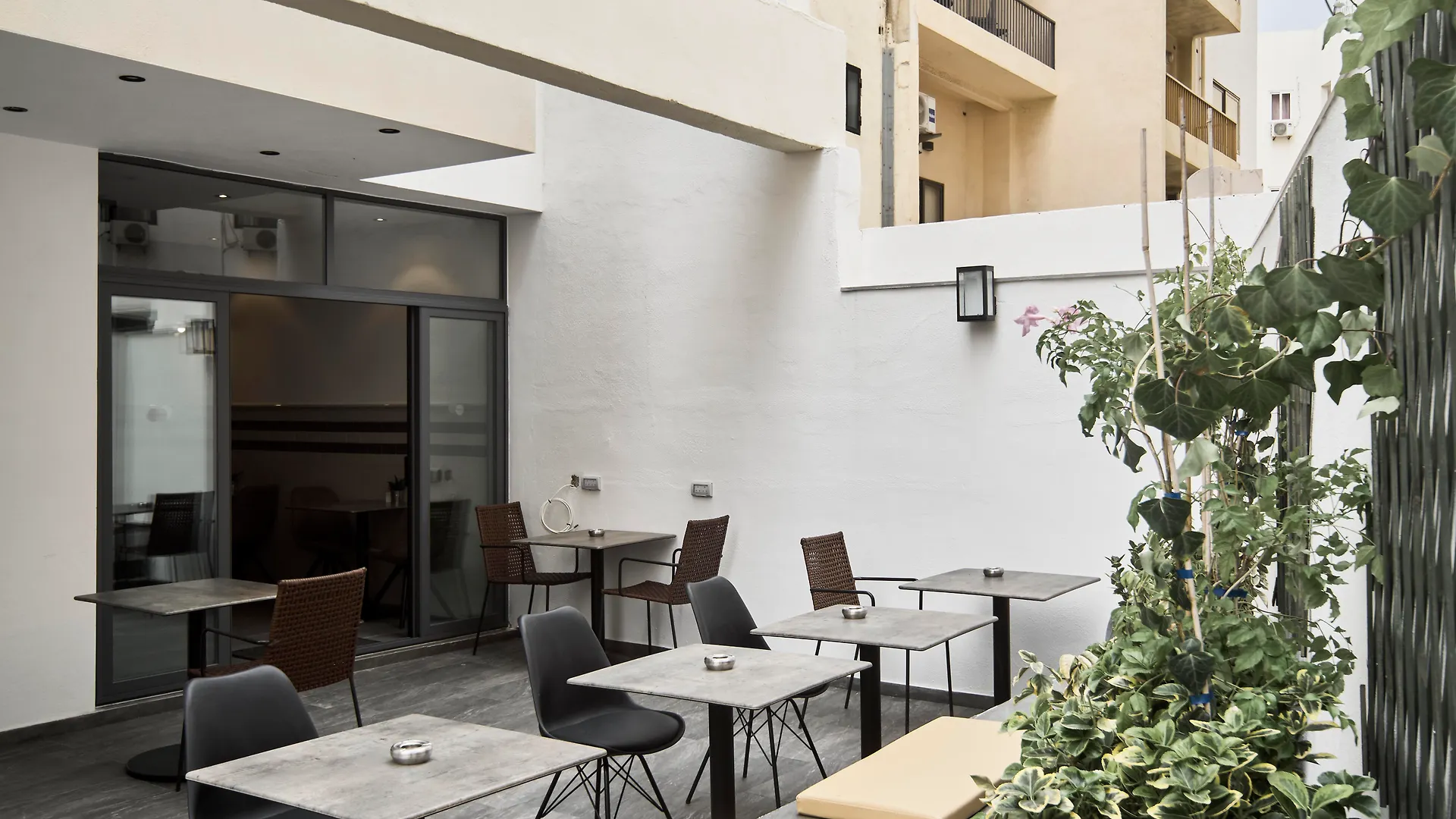 Mr Todd Hotel Sliema Malta